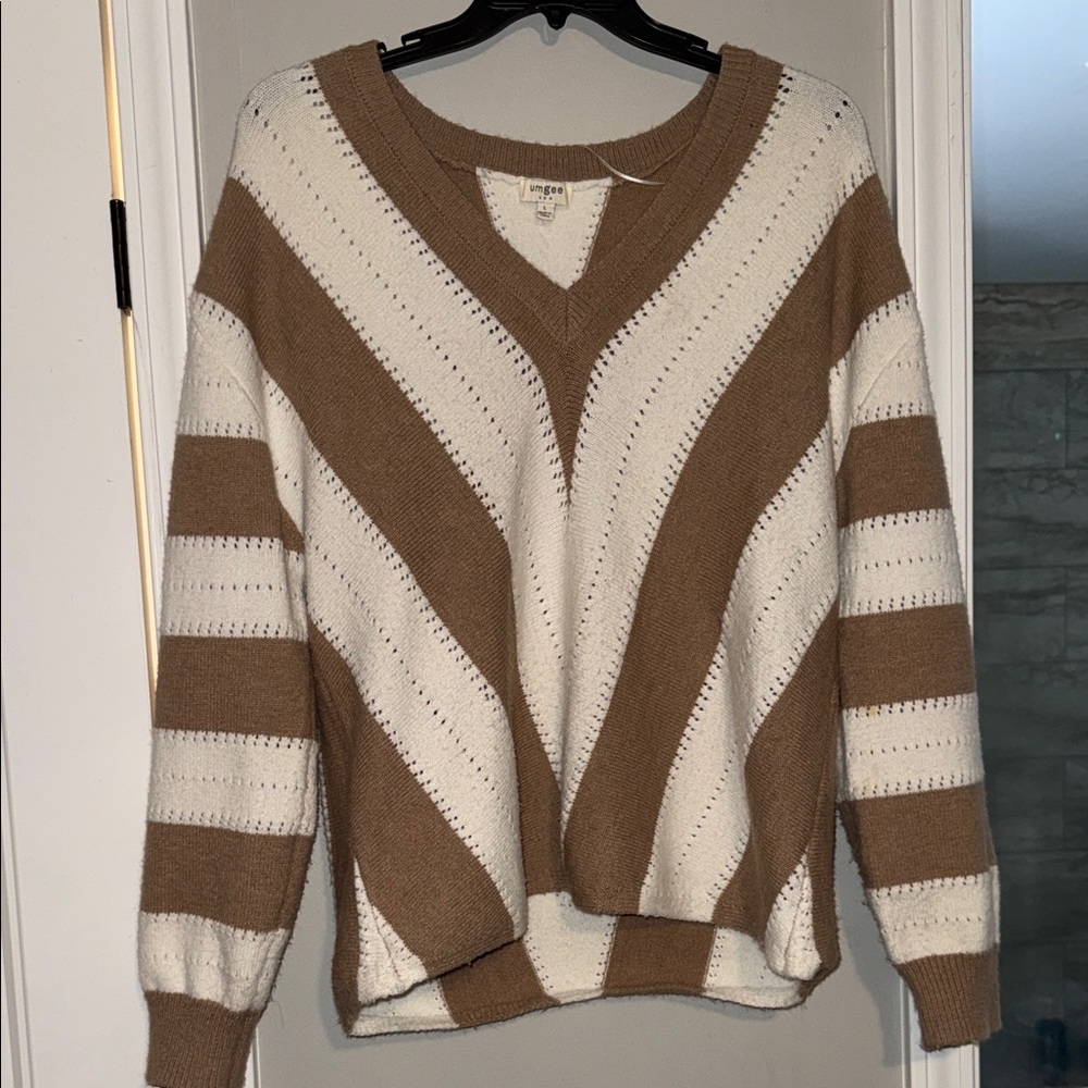Umgee V-Neck Sweater - Tan and Cream